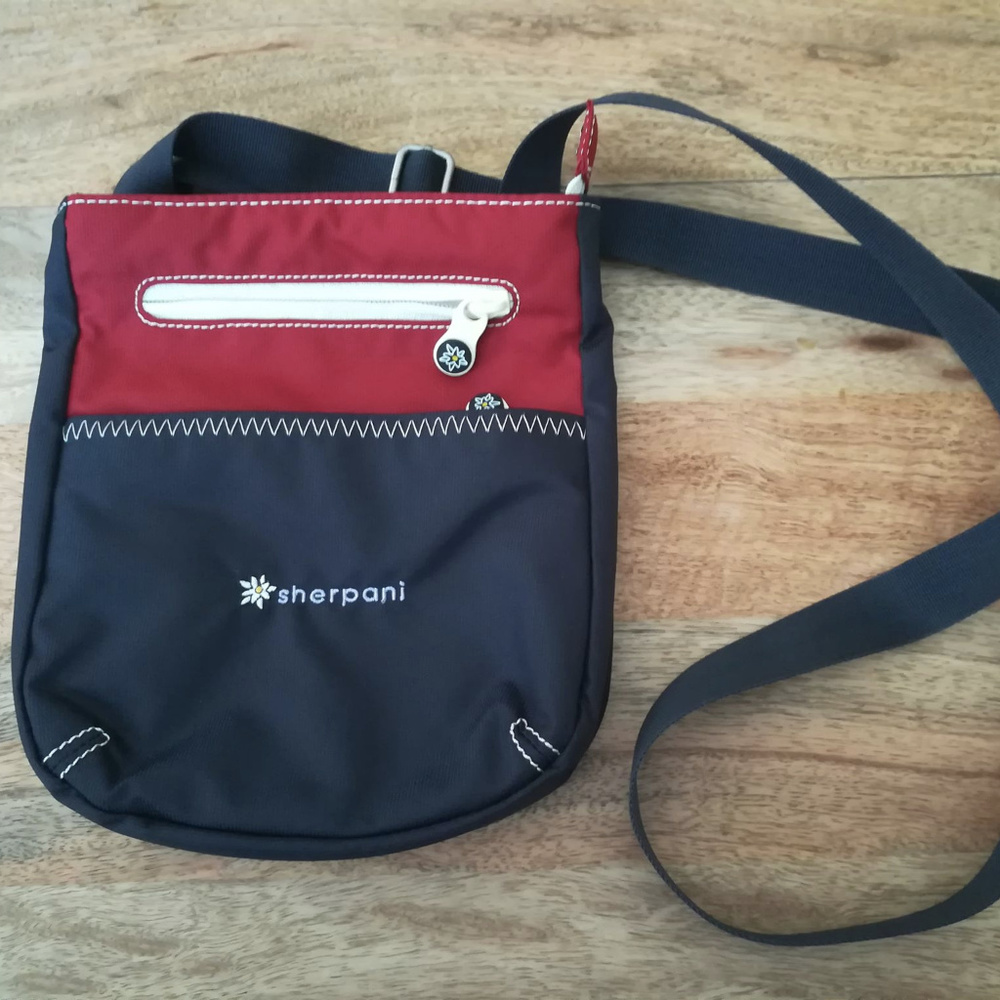 Cute Sherpani Cross-Body Bag
